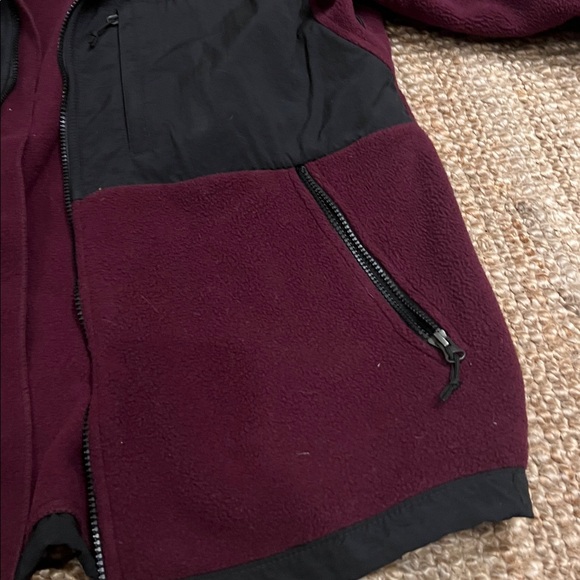 The North Face women’s Black and Burgundy Performance Jacket - Picture 4 of 6
